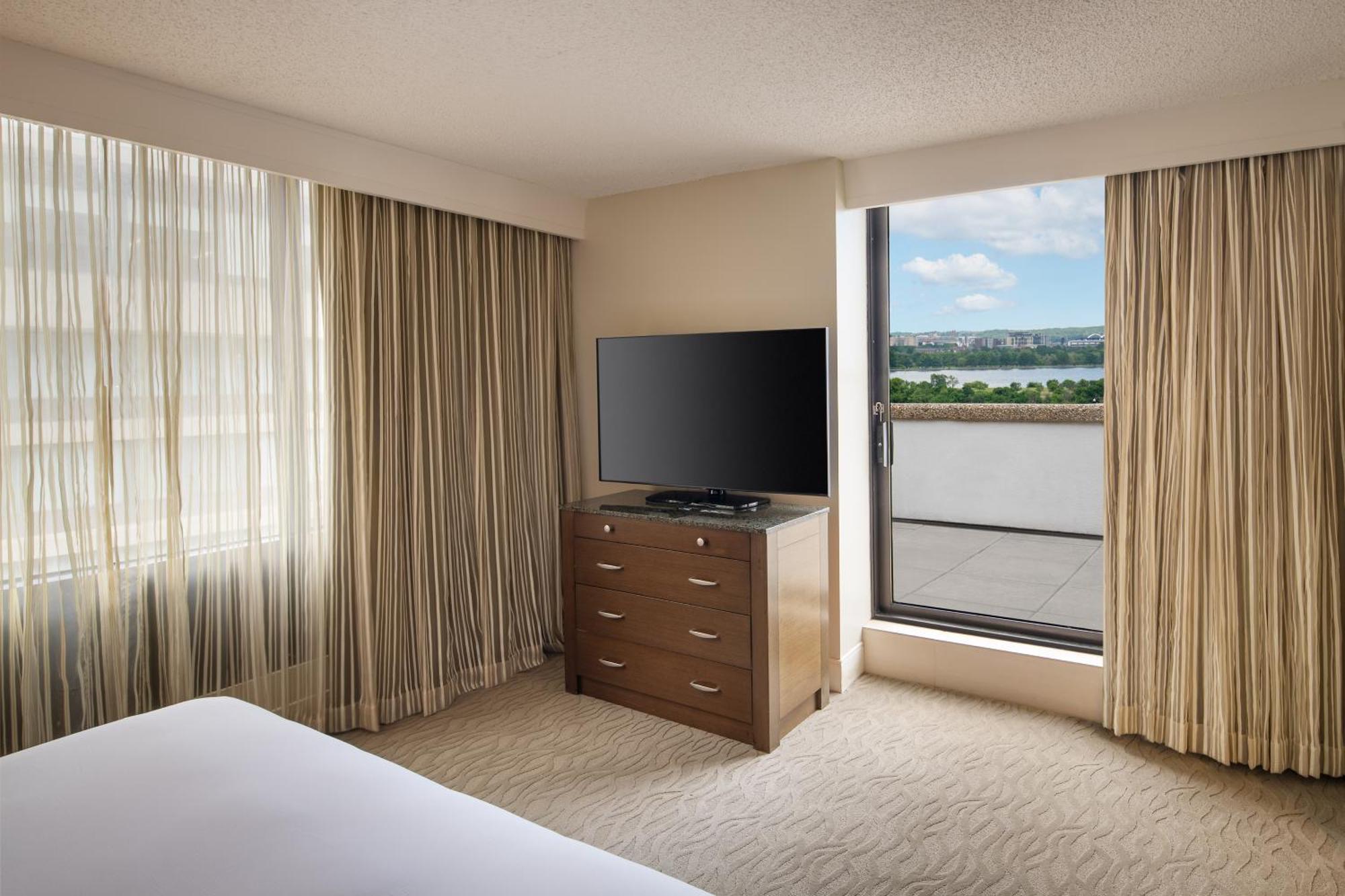Doubletree By Hilton Washington Dc - Crystal Hotel